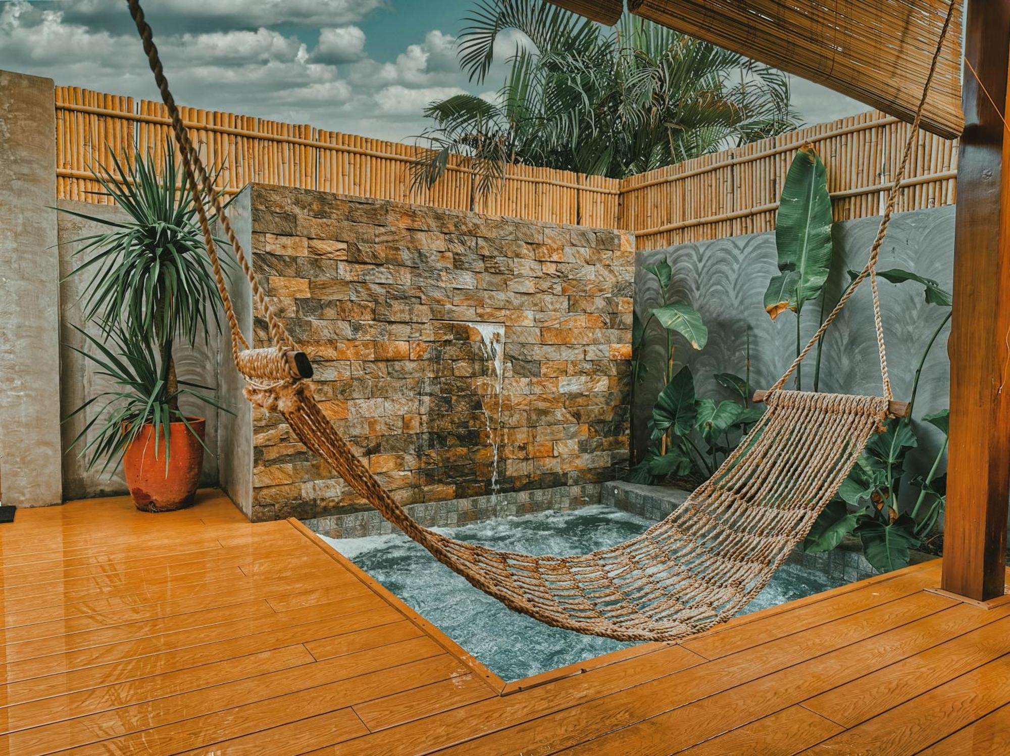 Reca Resort Official Porac Bilik gambar