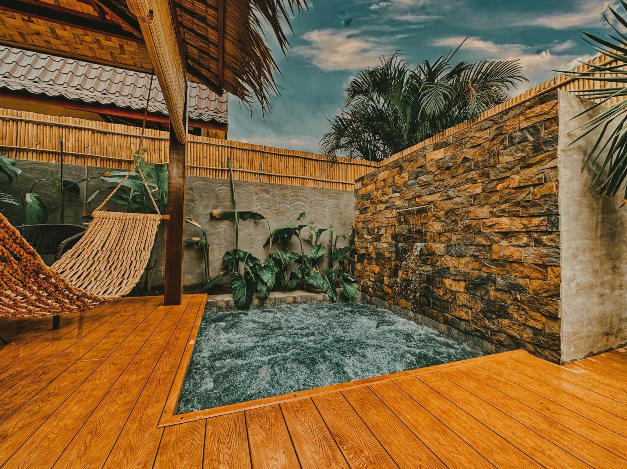 Reca Resort Official Porac Bilik gambar