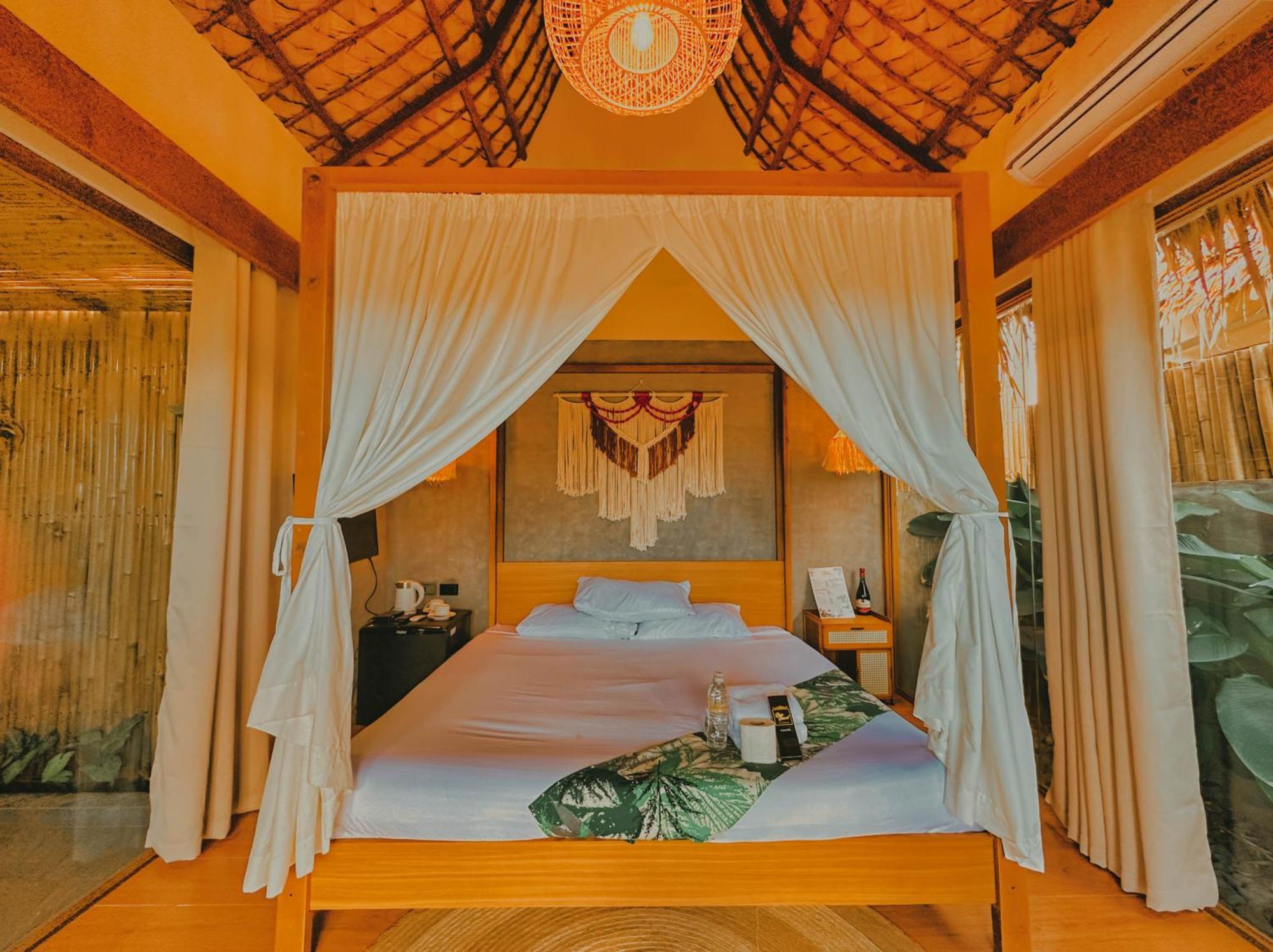 Reca Resort Official Porac Bilik gambar